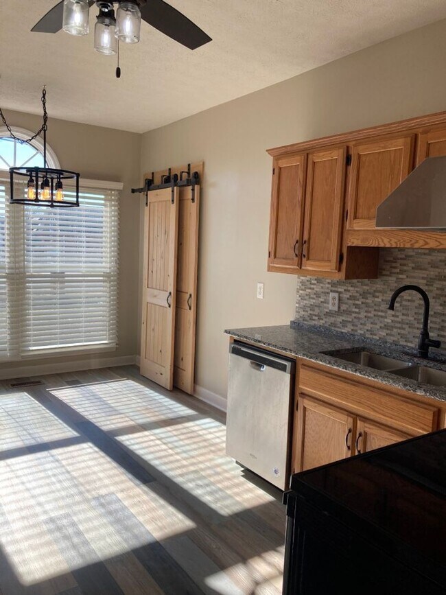 Building Photo - Lebanon Home in Summer Crest