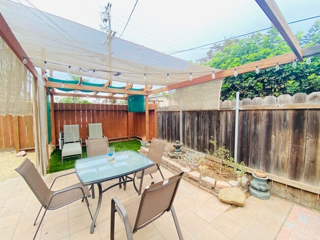 Primary Photo - 2BD/1BA PB STYLE COTTAGE! LARGE EXCLUSIVE ...