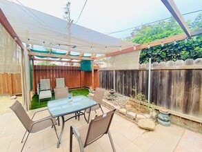 Building Photo - Great Location in Pacific Beach! Private l...