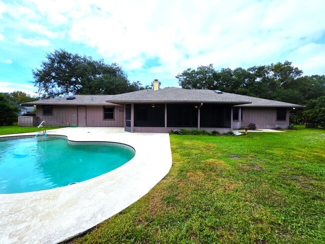 Building Photo - 1060 31st Ave