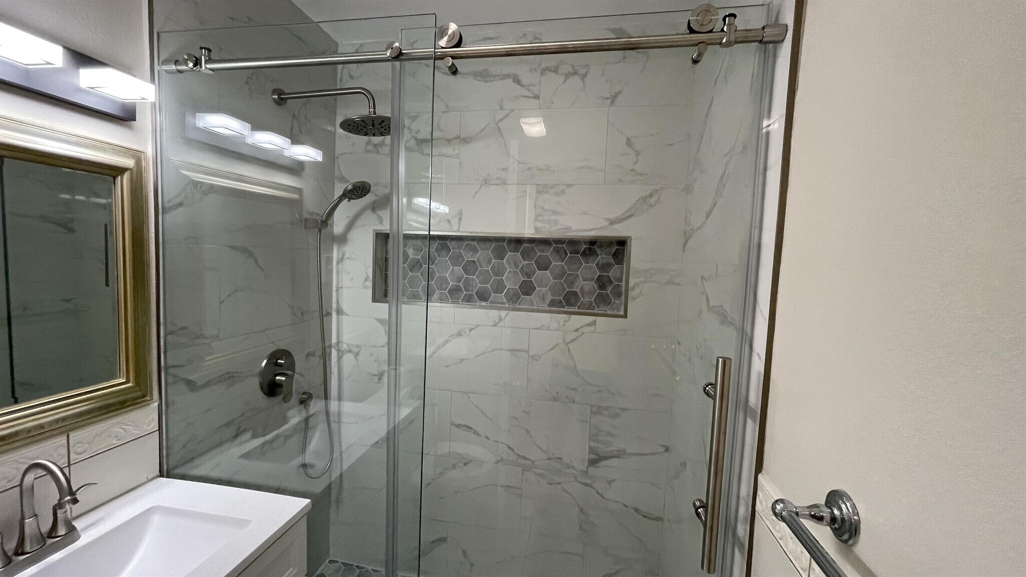 Building Photo - 5138 W 141st St