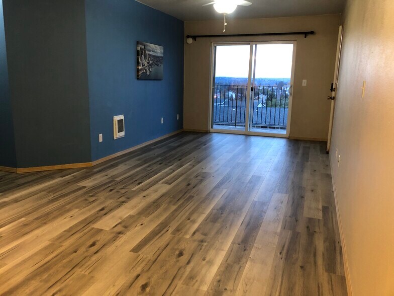 Building Photo - 1645 NE Merman Dr