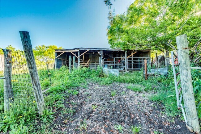 Building Photo - 501 Engelke Rd