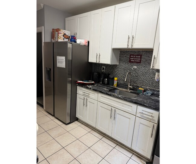 Building Photo - 3445 Juneway-2 AVAILABLE $500 2