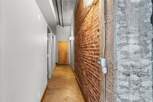 Building Photo - 2201 Locust St