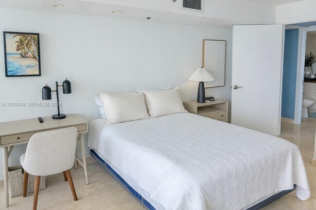 Building Photo - 1717 N Bayshore Dr