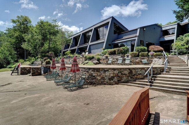 Building Photo - 355 Ledge Dr