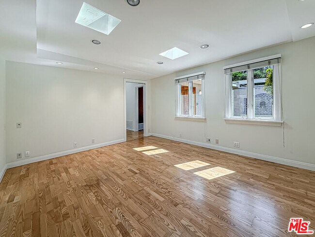 Building Photo - 2123 Sycamore Canyon Rd