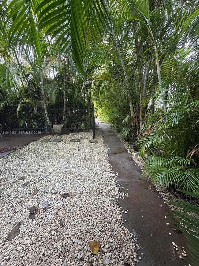 Building Photo - 3131 Carter St