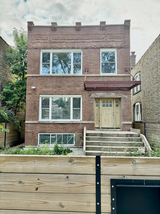 Primary Photo - 3934 N Sawyer Ave