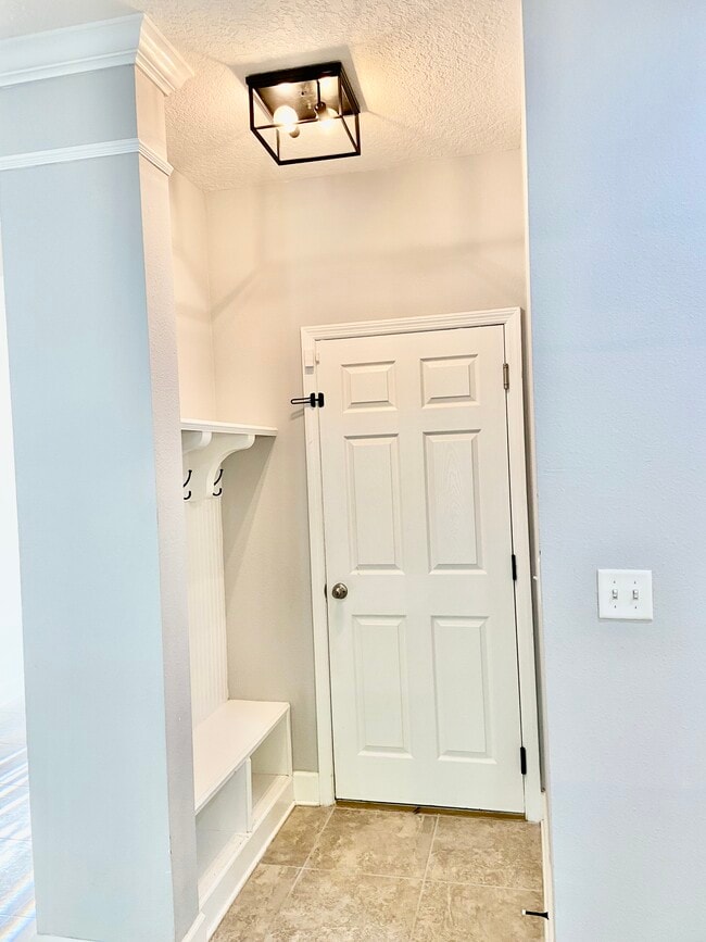 Building Photo - 30 Paradise Valley Dr