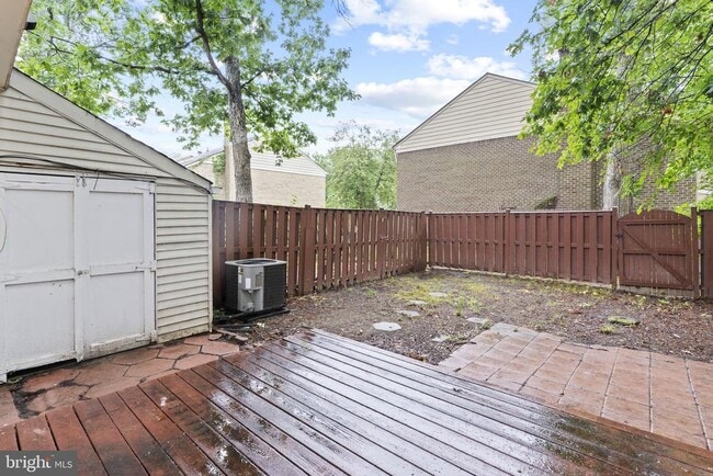 Building Photo - 1718 Brightwell Ct