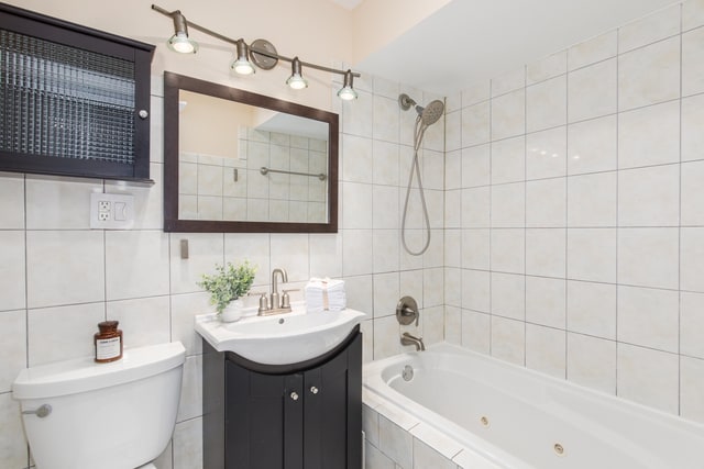 Building Photo - 6121 W Higgins Ave