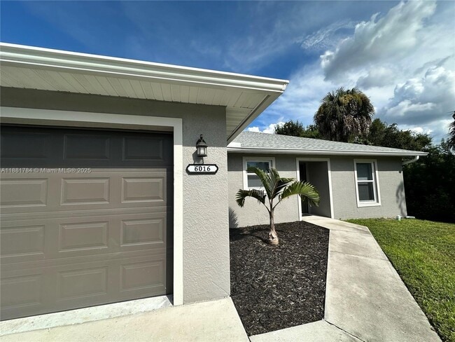 Building Photo - 6018 Lacota Ave