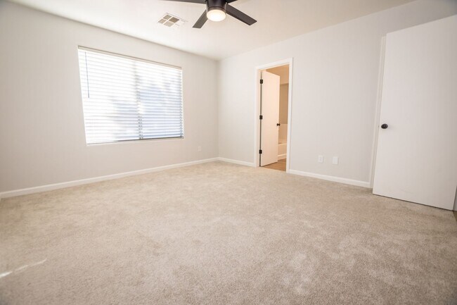 Building Photo - 4 Bedroom, 2 Bath, Split Floor Plan, 2 Car Garage, Central A/C