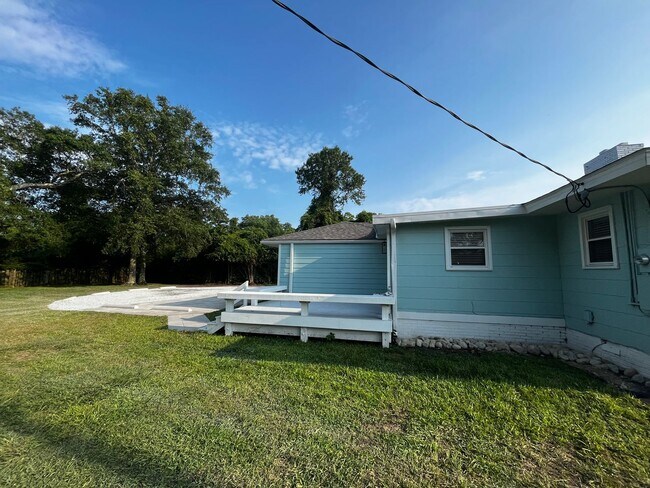 Building Photo - 4Bed/3Bath Renovated Student friendly housing