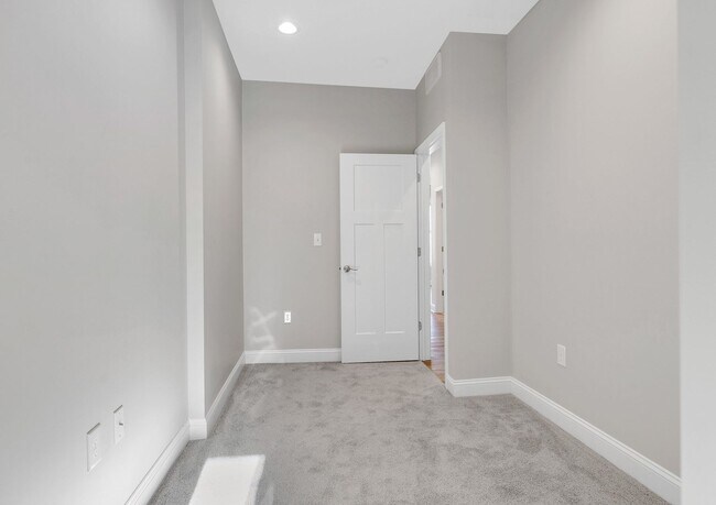 Building Photo - Reserves on Washington Park