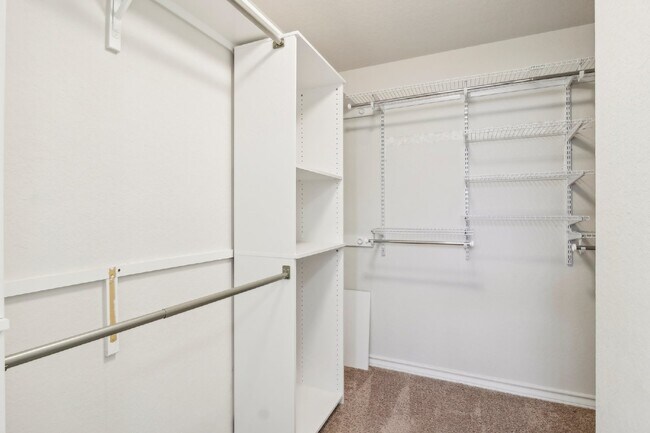 Building Photo - "Charming 4-Bedroom Oasis with custom fini...