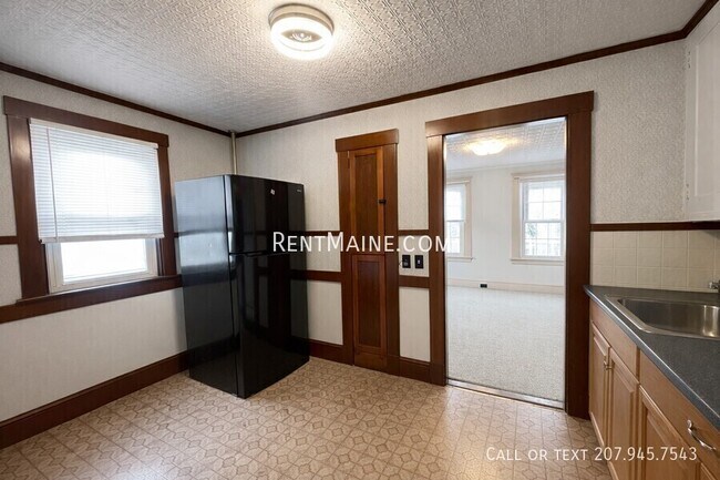 Building Photo - 148 Essex St