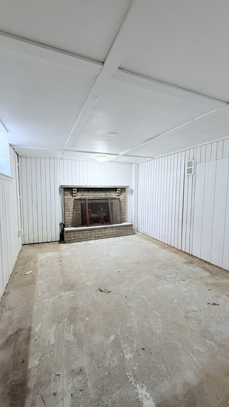 Building Photo - 517 Foltz Dr