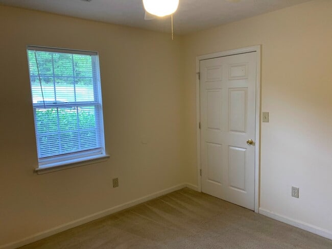 Building Photo - PRE-LEASING FOR AUGUST 7 2026!