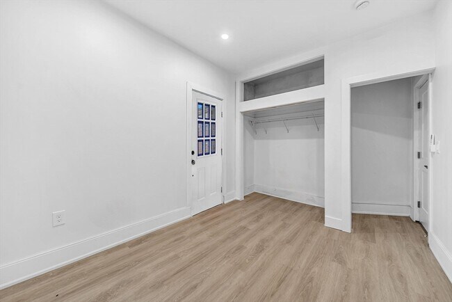 Building Photo - 92 Willow St