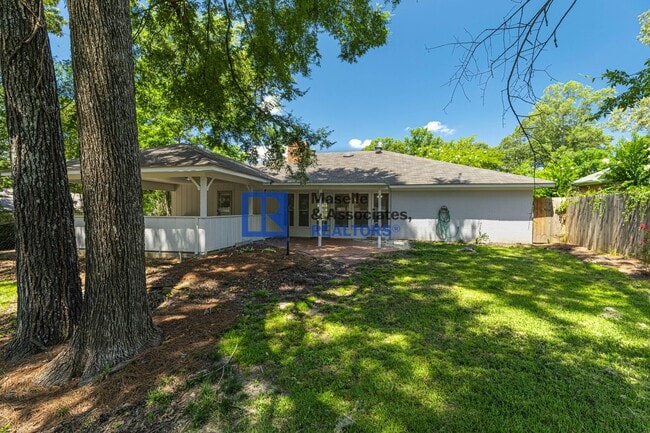Building Photo - Charming 4-Bed, 2.5-Bath Home in the Heart...