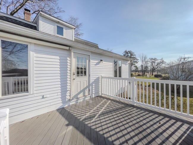 Building Photo - Spacious Renovated Colonial on The Lebanon Green