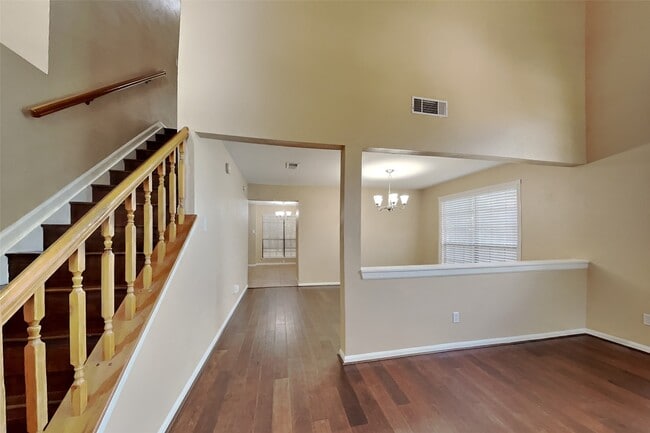 Building Photo - 151 E Pathfinders Cir
