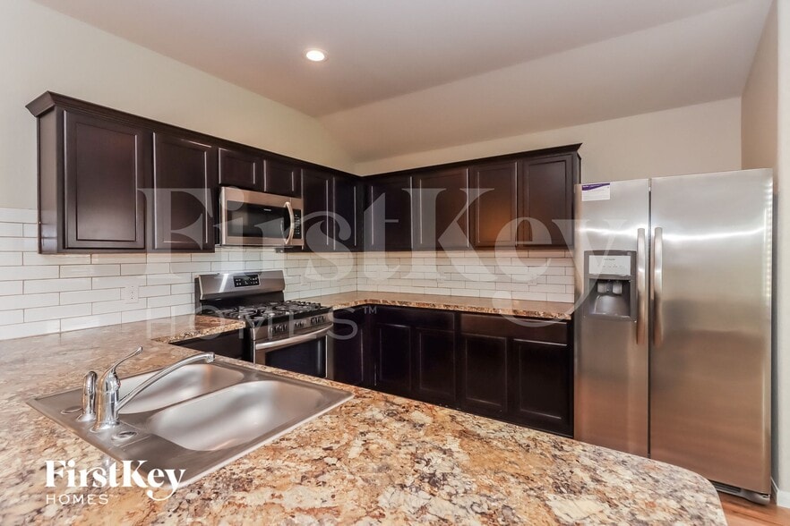 Building Photo - 6010 Diantha St