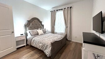 Building Photo - 5334 Riverwalk Pky