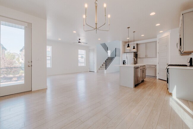 Building Photo - Stunning 4 Bedroom Home in Lehi with Great Amenities!