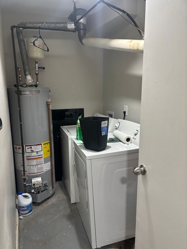 Building Photo - 807 Washington Ave