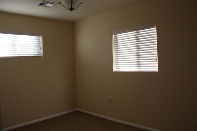 Building Photo - Flint Duplex