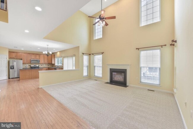 Building Photo - 730 Emerald Hill Dr NE