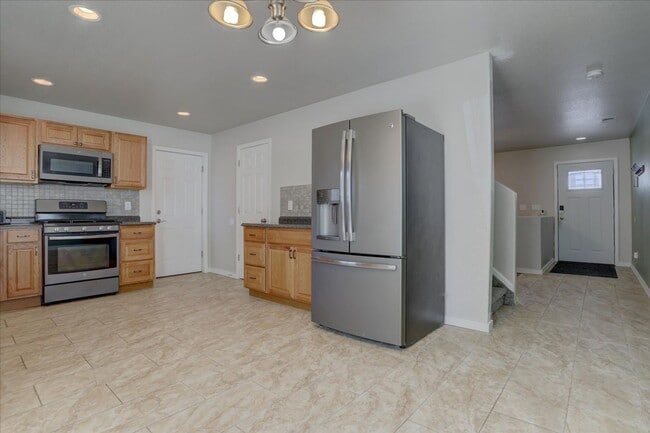 Building Photo - Updated 3bed/2bath on private culdesac in Thornton!!