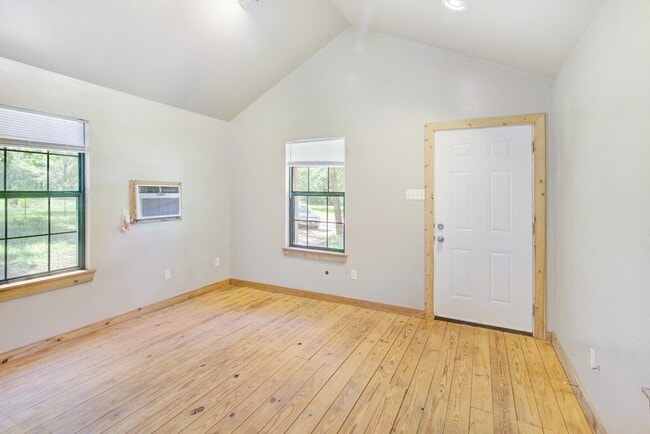 Building Photo - 10521 Tanyard Rd