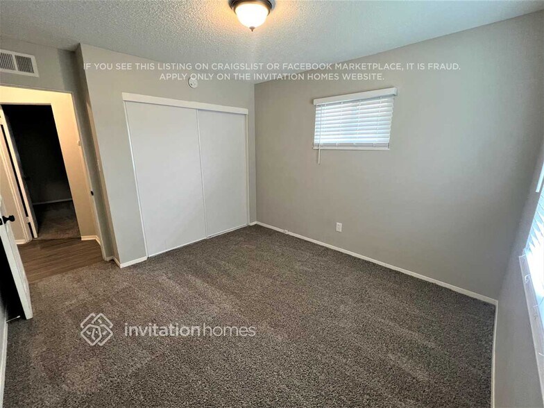 Building Photo - 321 W Hacienda Dr