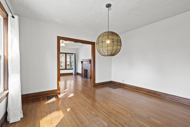 Dining Room - 862 College Ave