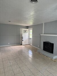 Building Photo - House for rent in Richland hills