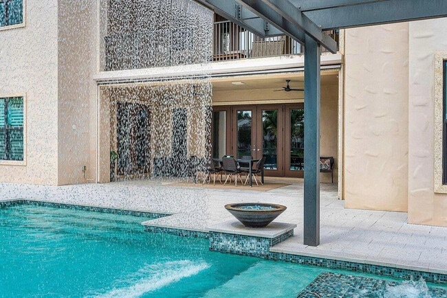 Building Photo - 17511 Cadena Dr