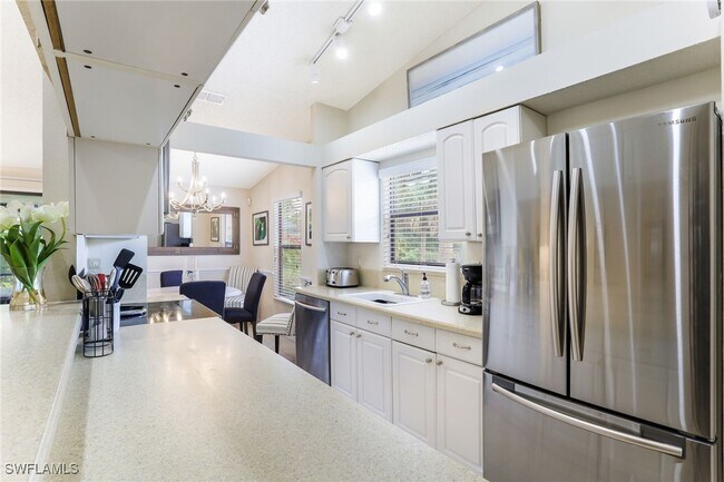 Building Photo - 633 91st Ave N