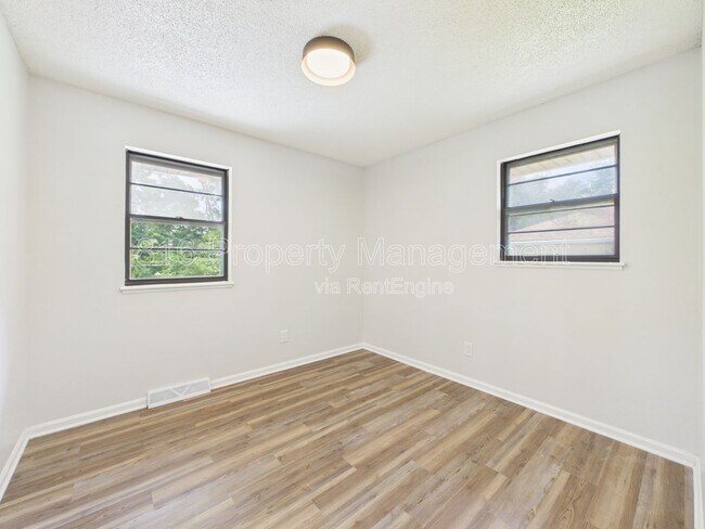 Building Photo - 8622 E 108th Terrace