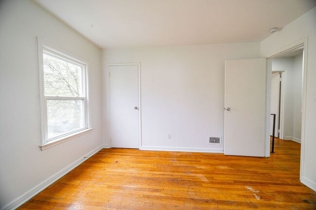 Building Photo - 2912 Ruhl Ave