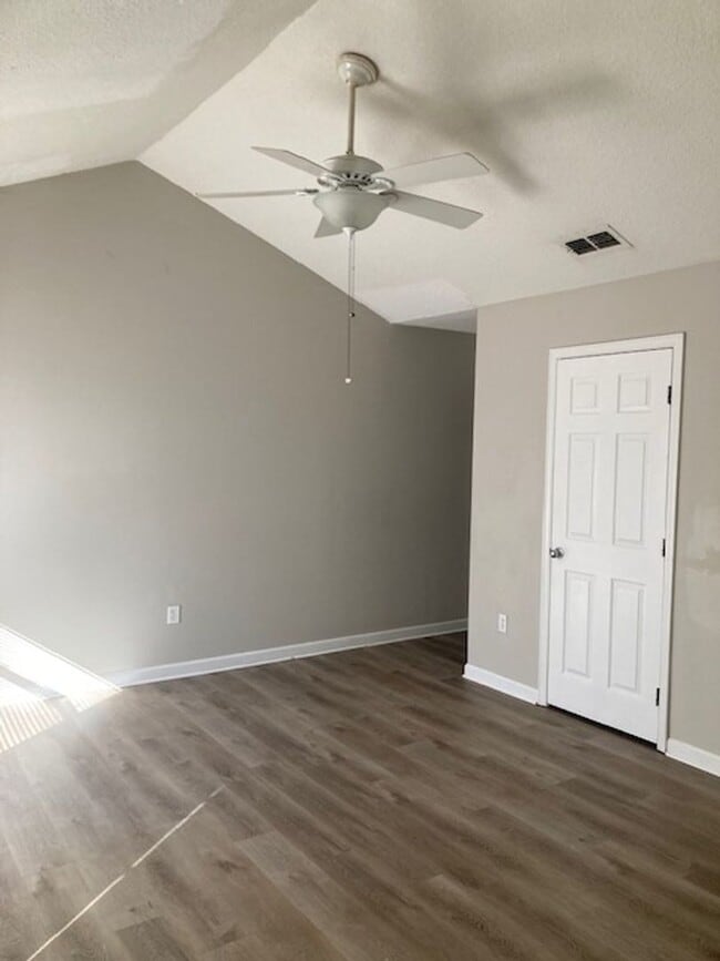 Building Photo - 3 Bedroom Gulfport Townhouse