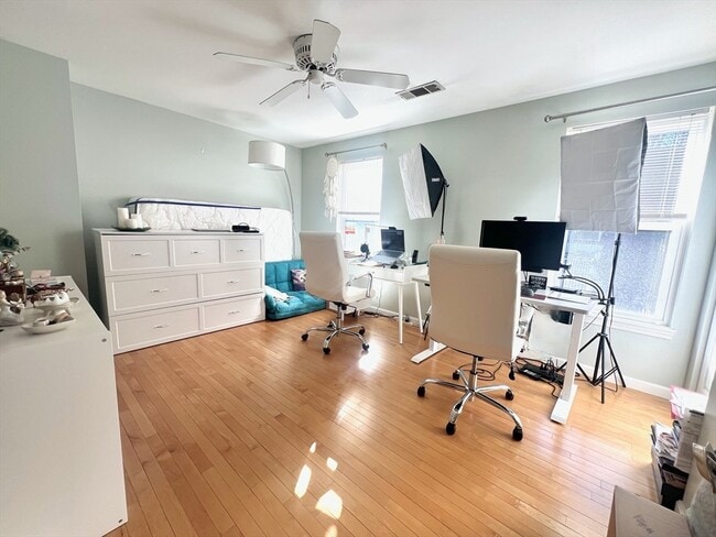 Building Photo - 426 Medford St