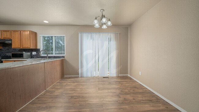 Building Photo - 4 Bedroom Home in Barnstormers Landing