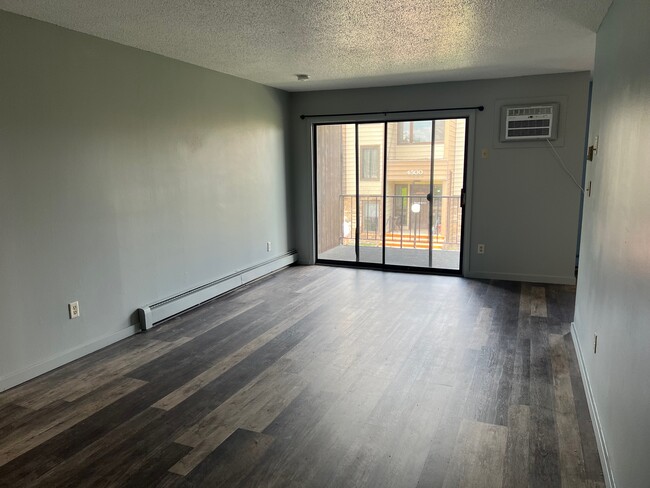 Building Photo - 4460 S Poplar St
