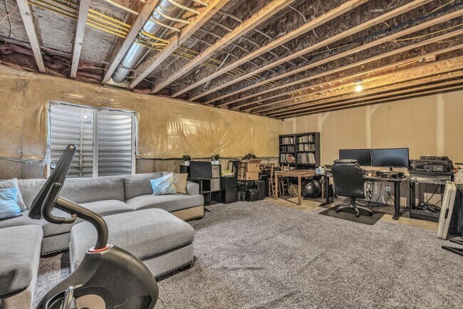 Building Photo - 1503 N August Dr