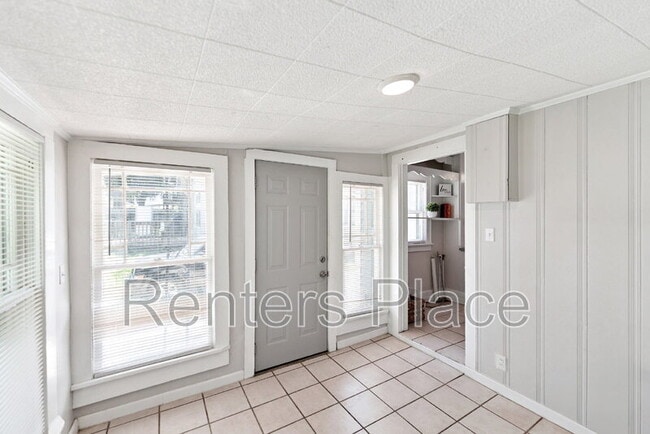 Building Photo - 1719 E 13th Pl